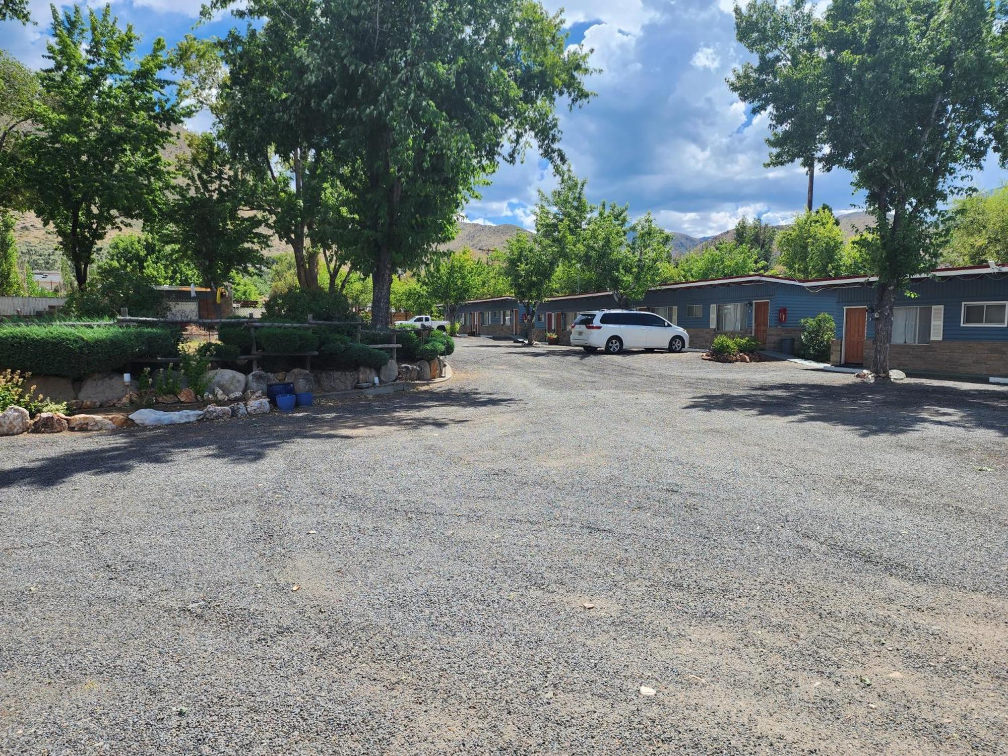 Toiyabe Motel Walker Extérieur photo