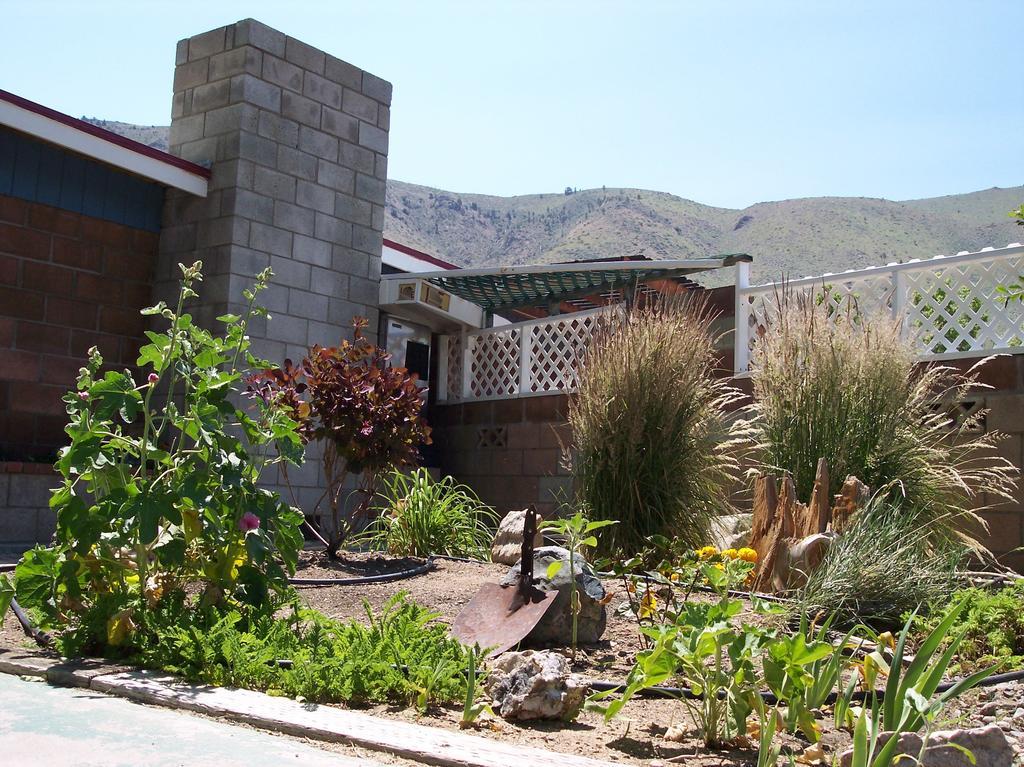 Toiyabe Motel Walker Extérieur photo